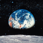 komar-fotowand-earth&moon-blauw-zwart-1_gallery_1-1