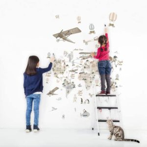 Kids Walls fotobehang wereldkaart dieren en vliegtuigen