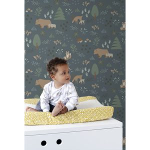 Esta behang Forest Friends met beer en bomen 139248